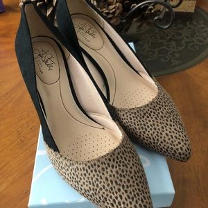 Women’s Life Stride Shoes - NWOT